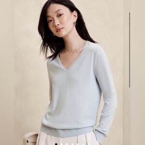 Banana Republic Forever V-Neck Sweater sz L Cirrus Blue